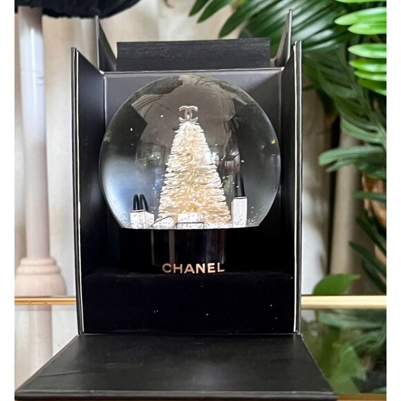 Chanel Limited Edition Snow Globe With Box! CHRISTMAS IS COMING! - Picture 1 of 15